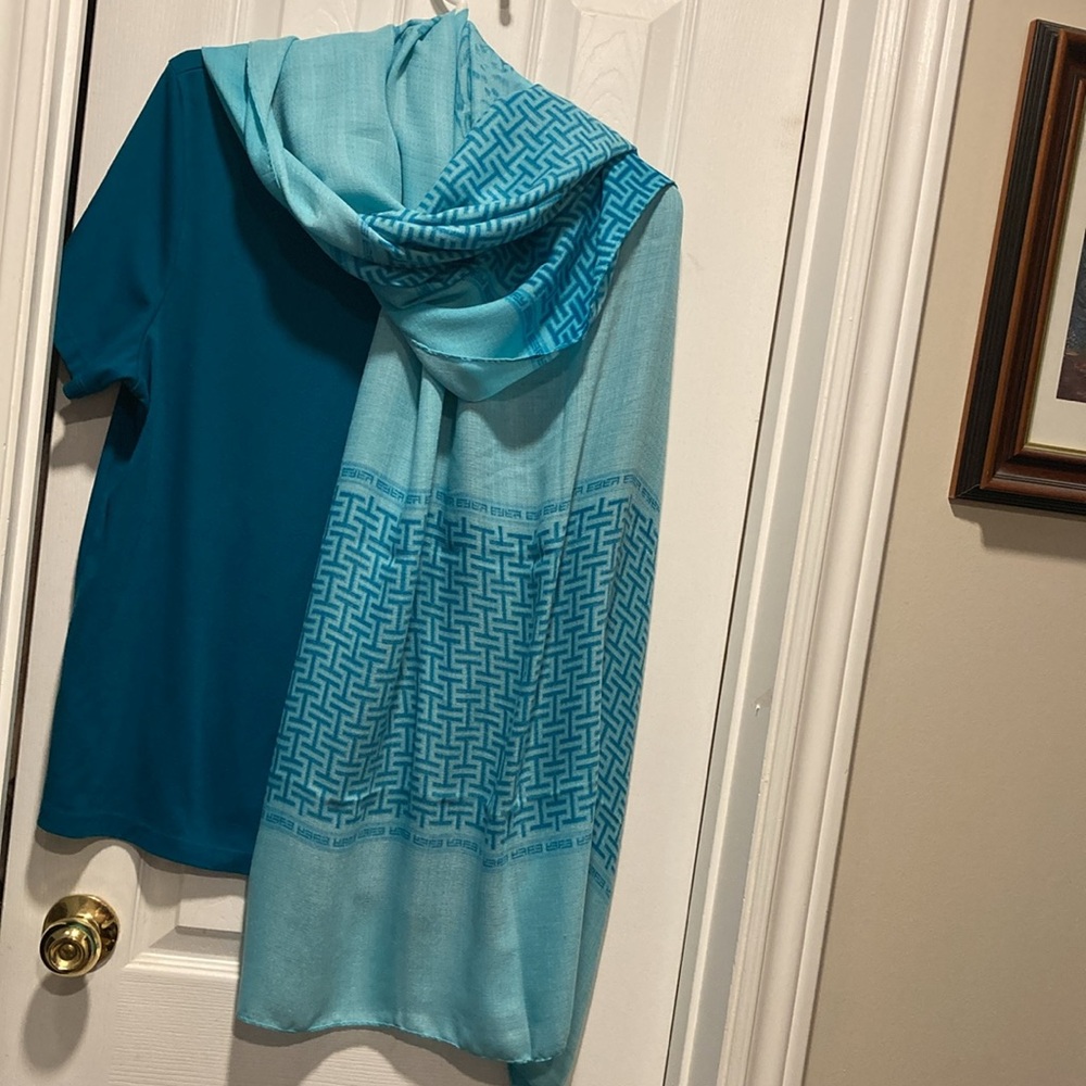 NWOT - Authentic EFFY HERMATIAN Teal Green Pashmina/Scarf With Jaguar Design